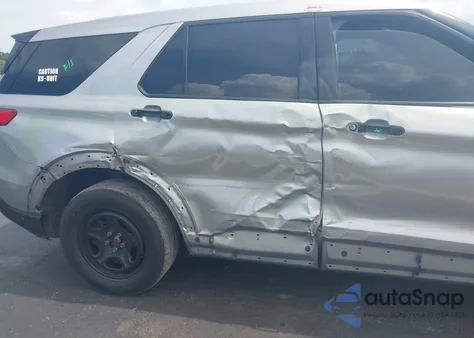 2021 Ford Police Interceptor z USA, uszkodzony, nr VIN 1FM5K8AB1MGA46914